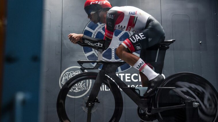Colnago presenta la nueva bicicleta de contrarreloj TT1 antes del Giro de Italia