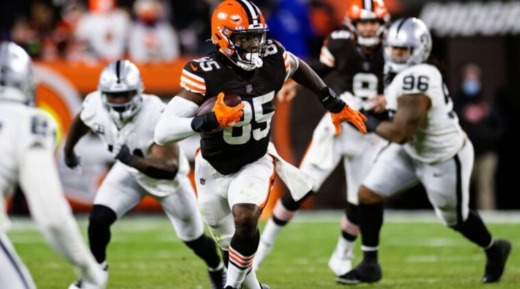 David Njoku de los Browns se convierte en el quinto TE mejor pagado después de firmar la extensión, según el informe