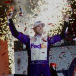 Denny Hamlin emerge victorioso de 'Stock Car Racing's Longest Night' y se adjudica la segunda victoria de 2022