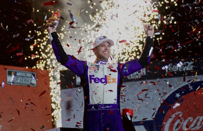 Denny Hamlin emerge victorioso de 'Stock Car Racing's Longest Night' y se adjudica la segunda victoria de 2022