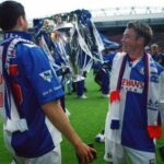 Jugadores de Blackburn con trofeo de la Premiership