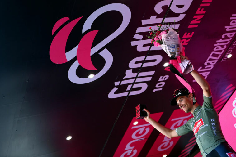 El ganador de la etapa del Giro de Italia, Oldani, dice que los ciclistas italianos están en desventaja por la prohibición de las carpas de altura
