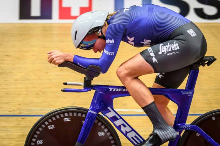 Ellen van Dijk rompe el récord de horas femenino