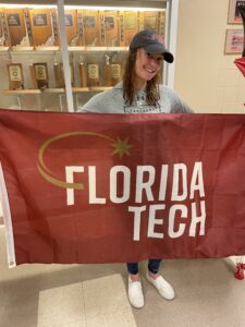 Florida Tech obtiene compromisos verbales de Emma Bahr y Nihaara Sawhney