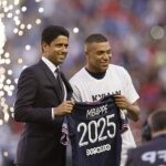 Kylian Mbappe anunció que había firmado un nuevo contrato de tres años con el PSG el sábado.