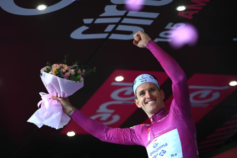 Giro de Italia: Démare vence a Ewan y Cavendish en el juego de espera de Scalea