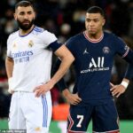 Kylian Mbappé (derecha) restó importancia a la indirecta de Karim Benzema (izquierda) sobre su decisión de quedarse en el PSG