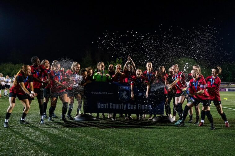 Gillingham gana la Copa Femenina de Kent