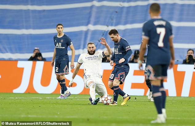 Lionel Messi (segundo a la derecha) ha respaldado a Karim Benzema (segundo a la izquierda) para ganar el Balón de Oro