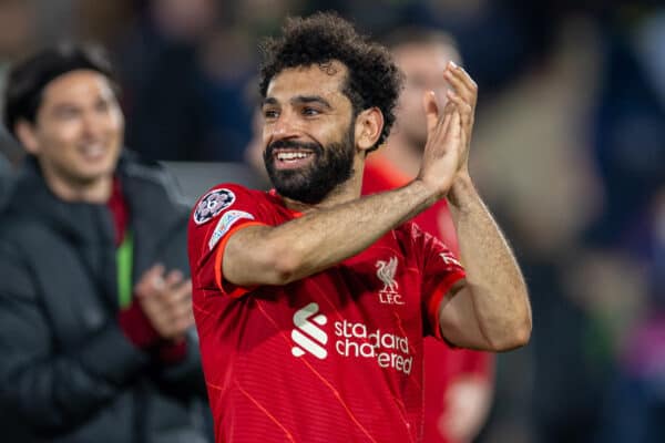 VILLARREAL, ESPAÑA - Martes, 3 de mayo de 2022: Mohamed Salah del Liverpool celebra cuando su equipo llega a la final venciendo al Villarreal durante el partido de vuelta de la semifinal de la UEFA Champions League entre el Villarreal CF y el Liverpool FC en el Estadio de la Cerámica.  Liverpool ganó 3-2 (5-2 en el global). (Foto de David Rawcliffe/Propaganda)