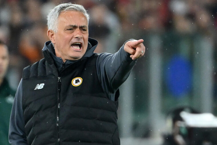 Mourinho llora cuando la Roma llega a la final de la Liga de Conferencia