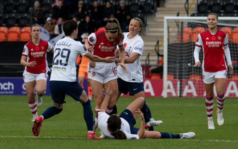 Derby femenino del norte de Londres en los Emiratos