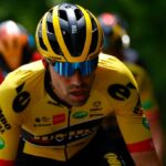 Tom Dumoulin luchando con una lesión en la espalda en el Giro de Italia