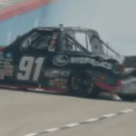 Video: Colby Howard sufre un duro accidente en la clasificación de la Serie de Camionetas en Texas