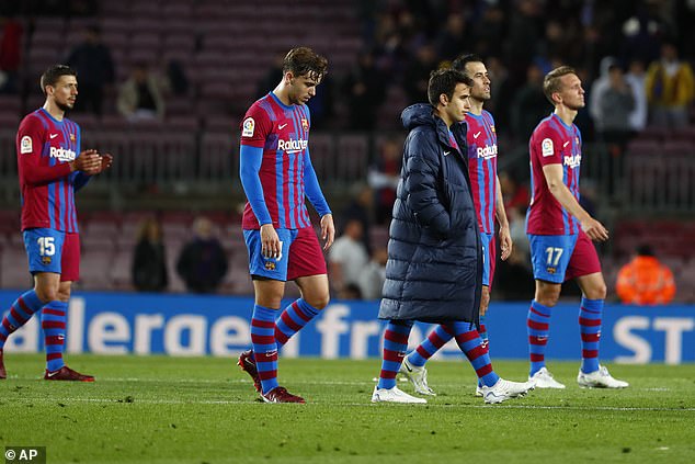 Barcelona cayó a su tercera derrota consecutiva en casa contra el Rayo Vallecano el domingo