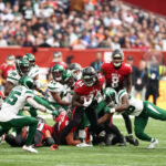 LONDRES, INGLATERRA - 10 DE OCTUBRE: Cordarrelle Patterson #84 de los Atlanta Falcons corre con el balón durante el partido de la NFL Londres 2021 entre New York Jets y Atlanta Falcons en el Tottenham Hotspur Stadium el 10 de octubre de 2021 en Londres, Inglaterra.  (Foto de Ryan Pierse/Getty Images)