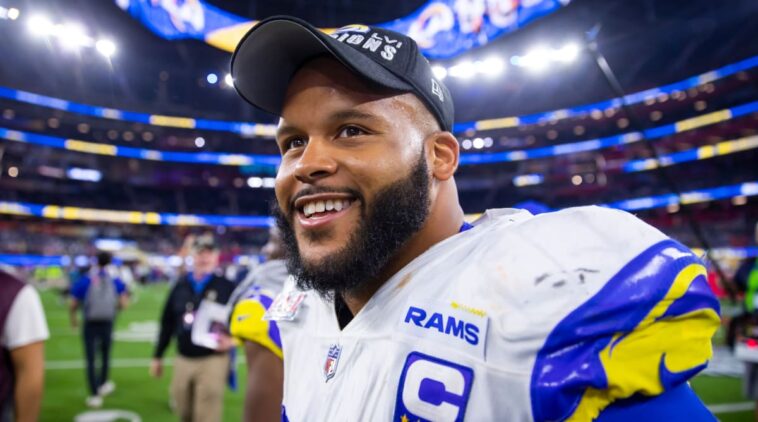 Aaron Donald y Rams acuerdan contrato histórico