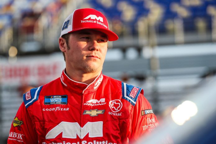 Austin Wayne Self se retira temporalmente de las funciones de conducción, Brett Moffitt reemplaza en Knoxville