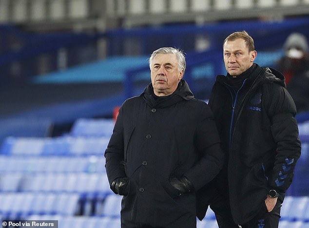 Carlo Ancelotti (izquierda) y Duncan Ferguson trabajaron juntos en el Everton durante más de un año.