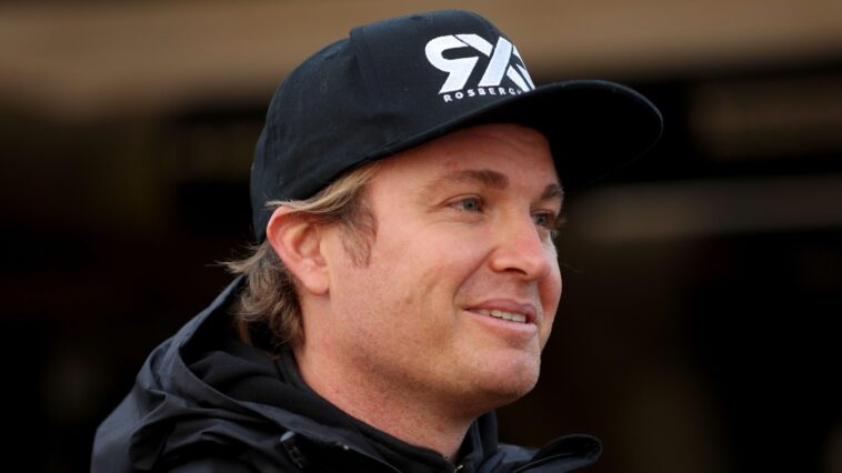 Nico Rosberg con sombrero y sonriendo. Dorset, diciembre de 2021.