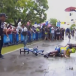 Jinete choca contra su esposa tras ganar etapa de Vuelta a Colombia – Video