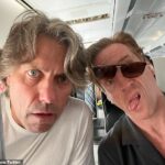 Problemas de viaje: John Bishop (izquierda) y Damian Lewis (derecha) mantuvieron entretenidos a sus fanáticos durante el fin de semana, a pesar de enfrentar un retraso de seis horas en el avión después de la final de la Liga de Campeones.