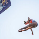 Jóvenes talentos sorprenden a los campeones en la apertura de la temporada de Red Bull Cliff Diving