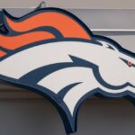 Los Broncos acuerdan una venta récord a un grupo liderado por Walmart Heir, según informe
