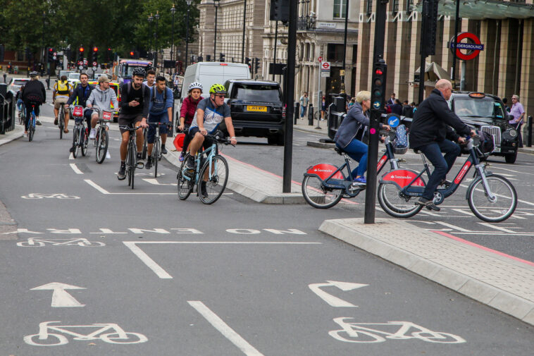 Los conductores en los carriles bici de Londres se enfrentan a nuevas multas después de que TfL reciba poderes de ejecución
