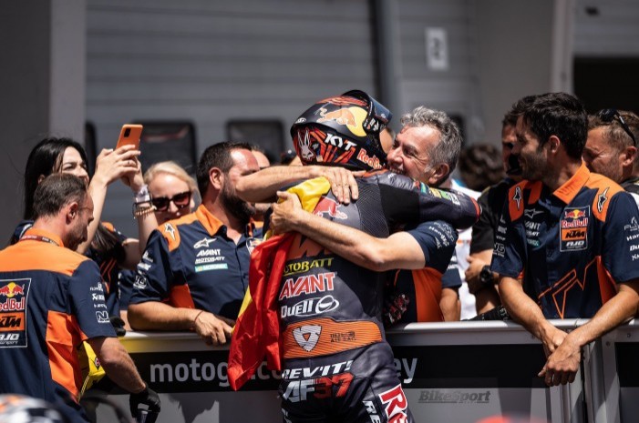 MotoGP Assen: Fernández enciende la lucha por el título de Moto2