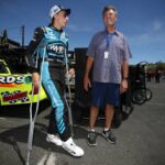 Carson Hocévar y Michael Waltrip - NASCAR