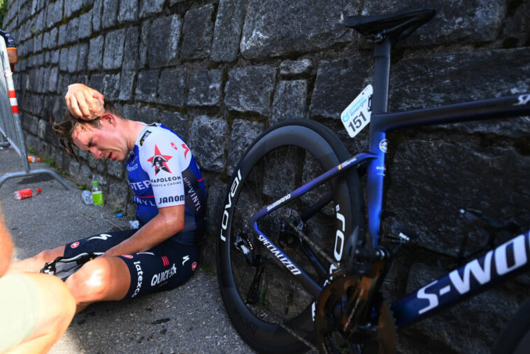 Remco Evenepoel se cae en el Tour de Suiza