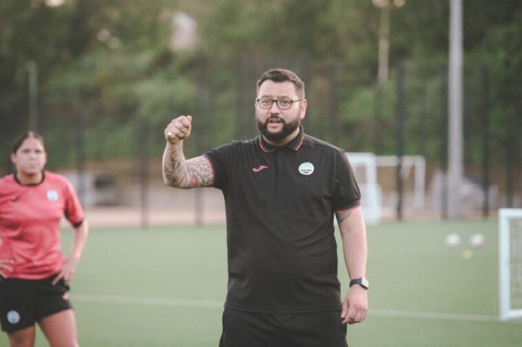 Jon Beale es el nuevo técnico femenino del Swansea City