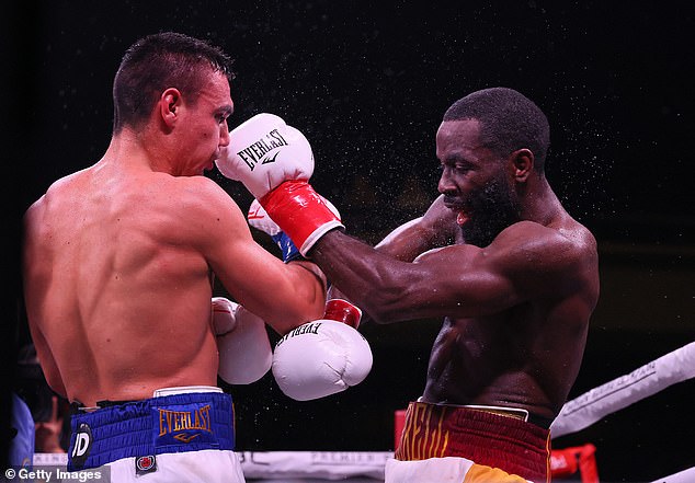 Tszyu (en la foto venciendo a Terell Gausha en marzo) puede ganar los cuatro cinturones de peso súper welter si vence a Charlo a finales de este año.