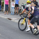 El desafío del Tour de Francia de Primoz Roglic severamente abollado por un accidente de adoquines