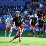 Justine Vanhaevermaet marca de penalti para Belgiu