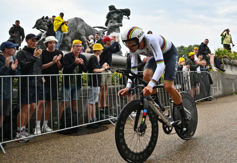 Ganna se niega a culpar al pinchazo después de perderse la contrarreloj del Tour de Francia