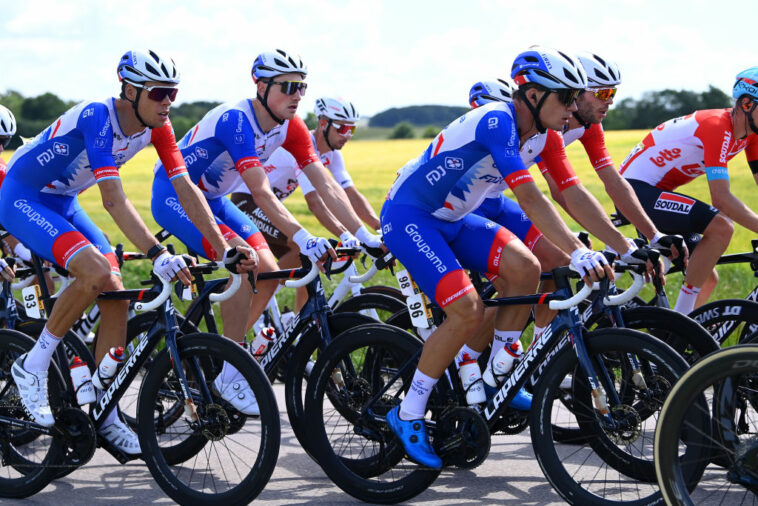 Küng resta importancia al agarre del casco a Guerreiro en el Tour de Francia