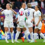 Inglaterra seguirá vistiendo pantalones cortos blancos este verano a pesar de las preocupaciones de los jugadores