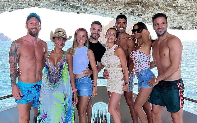 Lionel Messi ha seguido relajándose con Luis Suárez y Cesc Fábregas de vacaciones en Ibiza