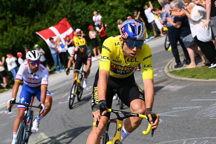 Multan a Wout van Aert por tirar basura en la etapa 3 del Tour de Francia