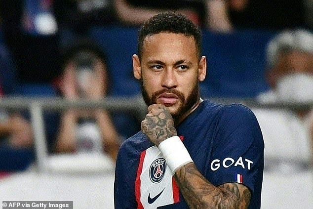 Neymar ha insistido en que quiere quedarse en el Paris Saint-Germain este verano a pesar de las conversaciones sobre su salida.