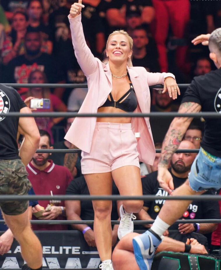 Paige VanZant firma con la promoción de lucha libre profesional AEW