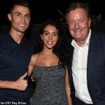 Piers Morgan (derecha) ha vuelto a aconsejar a Cristiano Ronaldo (izquierda) que busque una transferencia al Arsenal