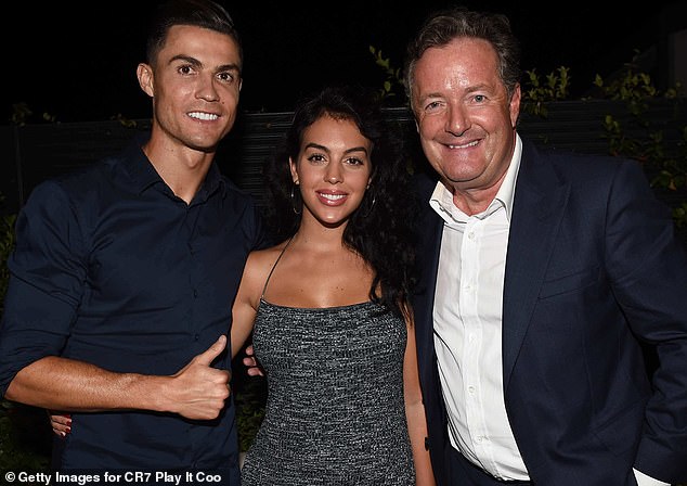 Piers Morgan (derecha) ha vuelto a aconsejar a Cristiano Ronaldo (izquierda) que busque una transferencia al Arsenal