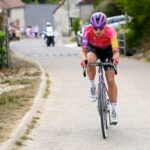 Reusser gana la etapa 4 del Tour de France Femmes, llena de grava