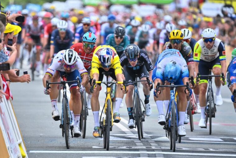 Van Aert encuentra poco consuelo en el Tour de Francia amarillo después de otro segundo lugar