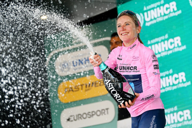 Van Vleuten defiende la maglia rosa tras evitar una caída en la etapa 6 del Giro Donne