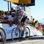 Vlasov pasa tiempo en el Tour de Francia mientras los efectos secundarios del accidente muerden