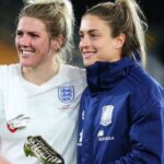 Millie Bright y Alexia Putellas